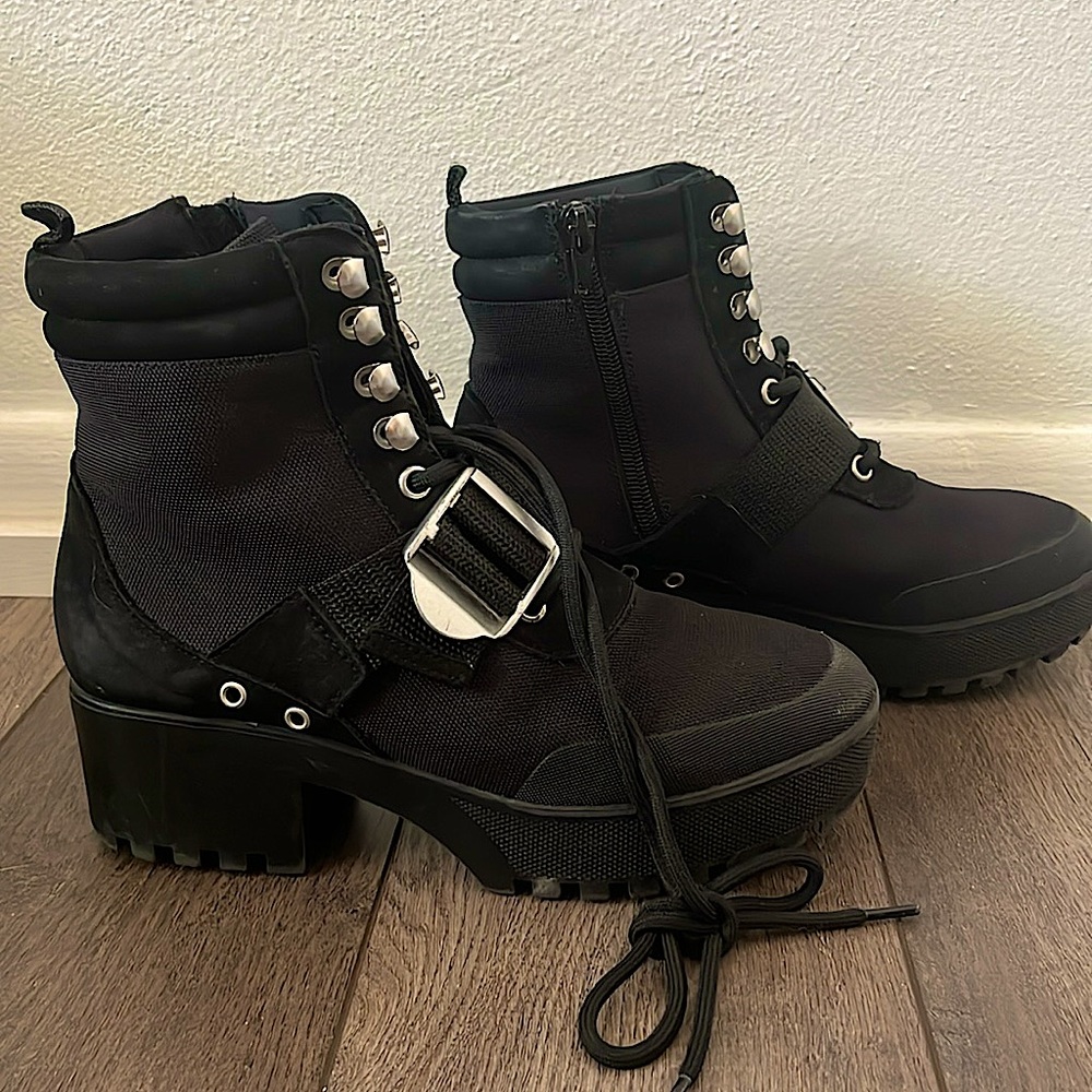 Steve Madden Grady Lug-Sole Combat Booties | Size 7 | Black Platform Ankle Boots